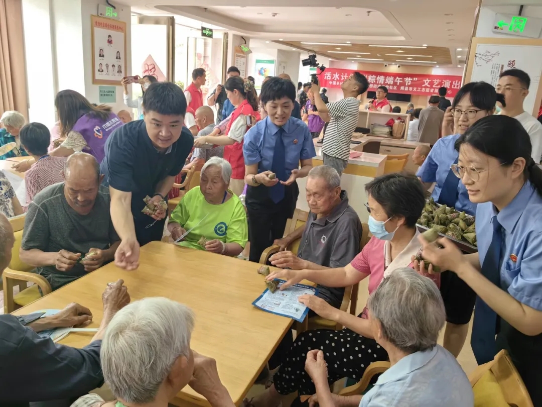 省檢察院端午節(jié)前夕赴輝縣開展新時(shí)代文明實(shí)踐活動(dòng)